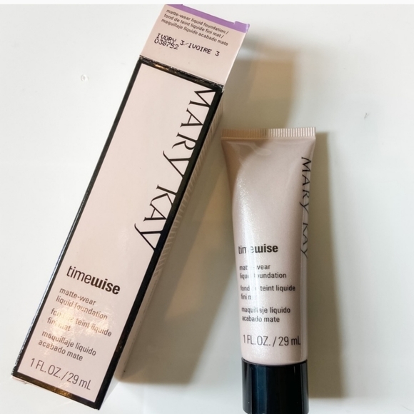 NEW Mary Kay Matte-Liquid Foundation (Ivory #3)